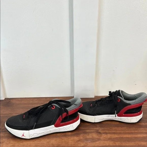 JORDAN AIR JORDAN Black and Red Sneakers Nike Little Boys Size 1 - Picture 9 of 10